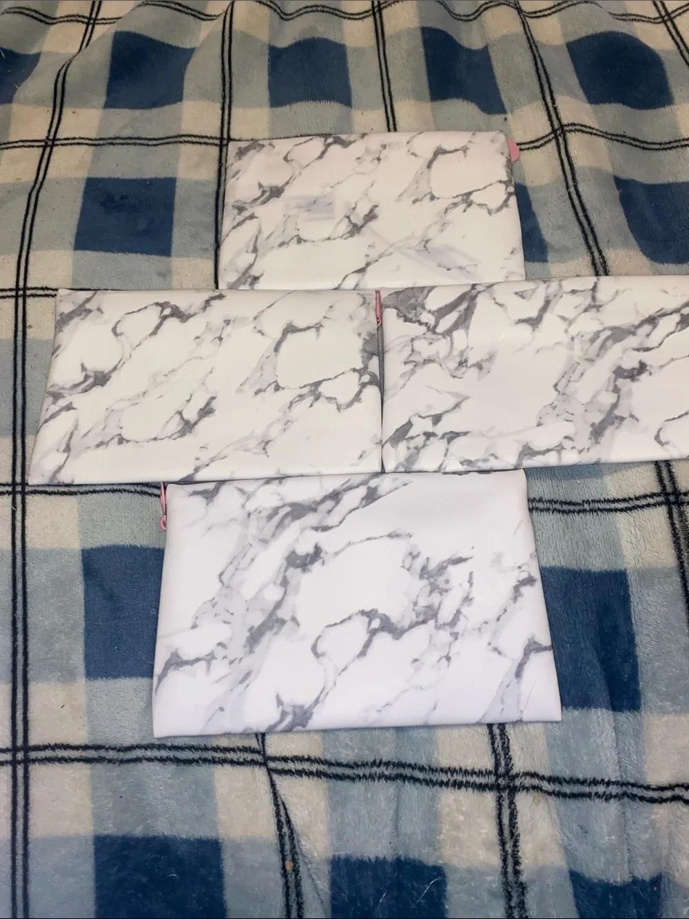 Ipsy Set of 4 White Marble Cosmetic Pouch with Pink Zipper